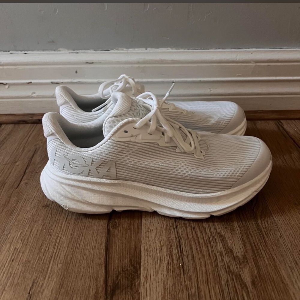 White Hoka clifton 9